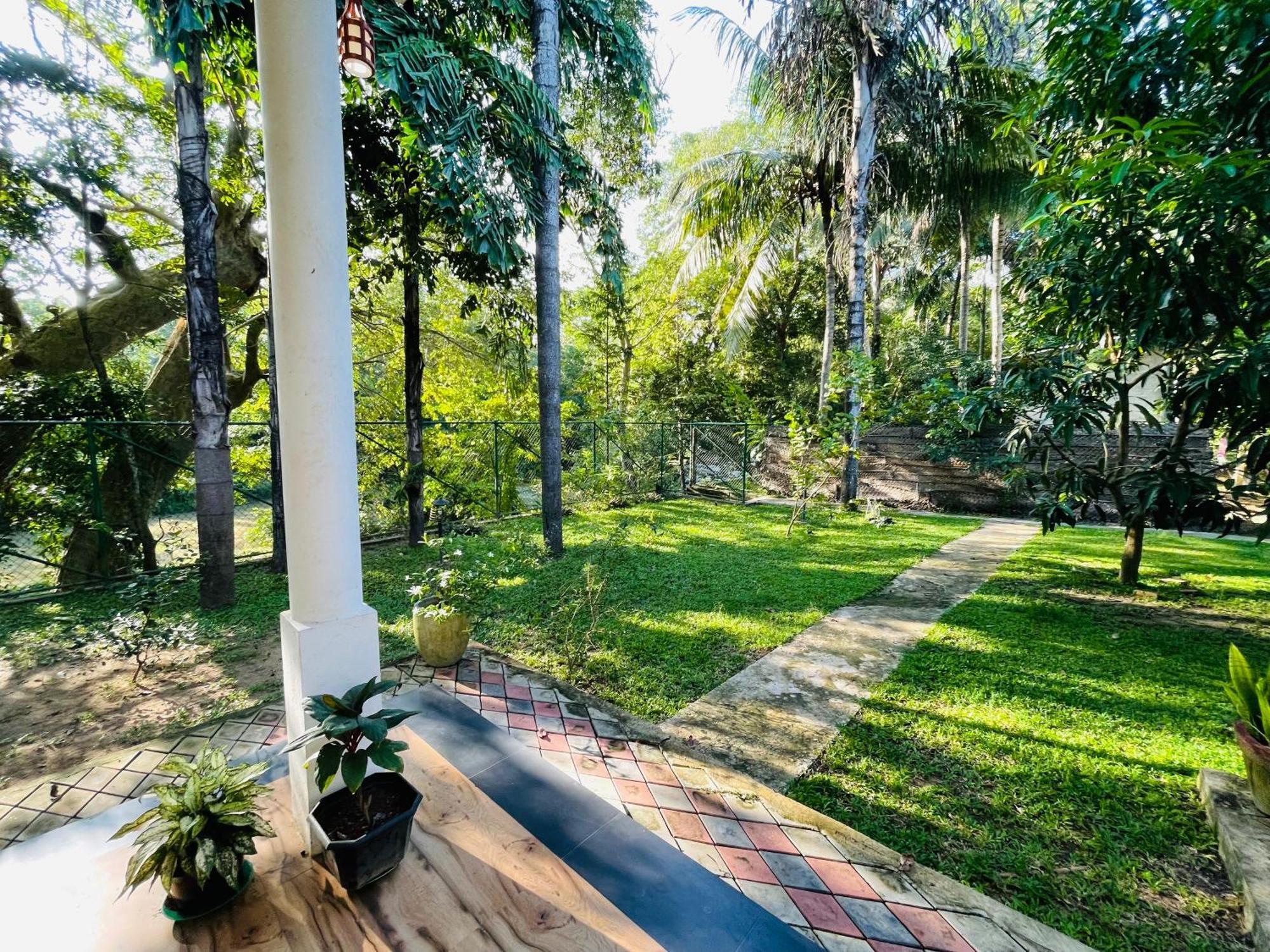 Yala Safari River View Hotel ทิซซามาฮารามา ภายนอก รูปภาพ