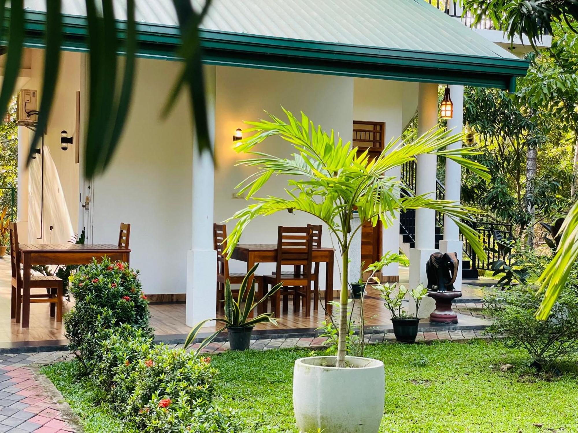 Yala Safari River View Hotel ทิซซามาฮารามา ภายนอก รูปภาพ