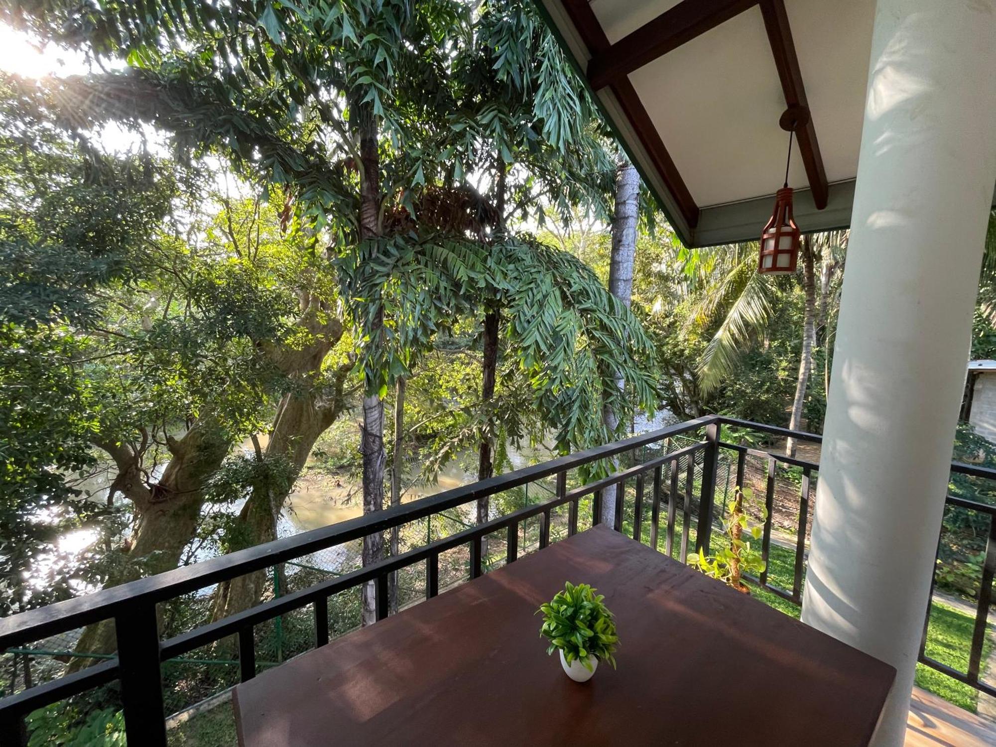 Yala Safari River View Hotel ทิซซามาฮารามา ภายนอก รูปภาพ