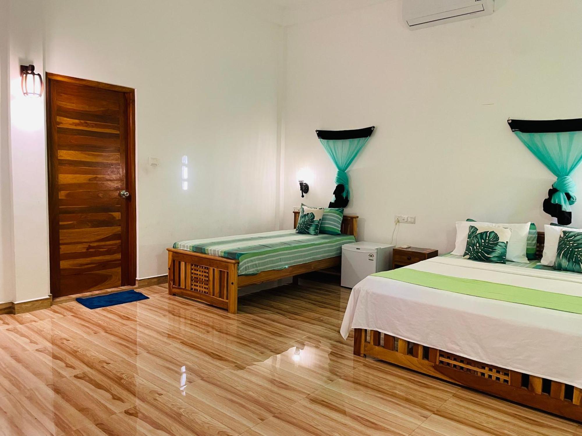 Yala Safari River View Hotel ทิซซามาฮารามา ภายนอก รูปภาพ