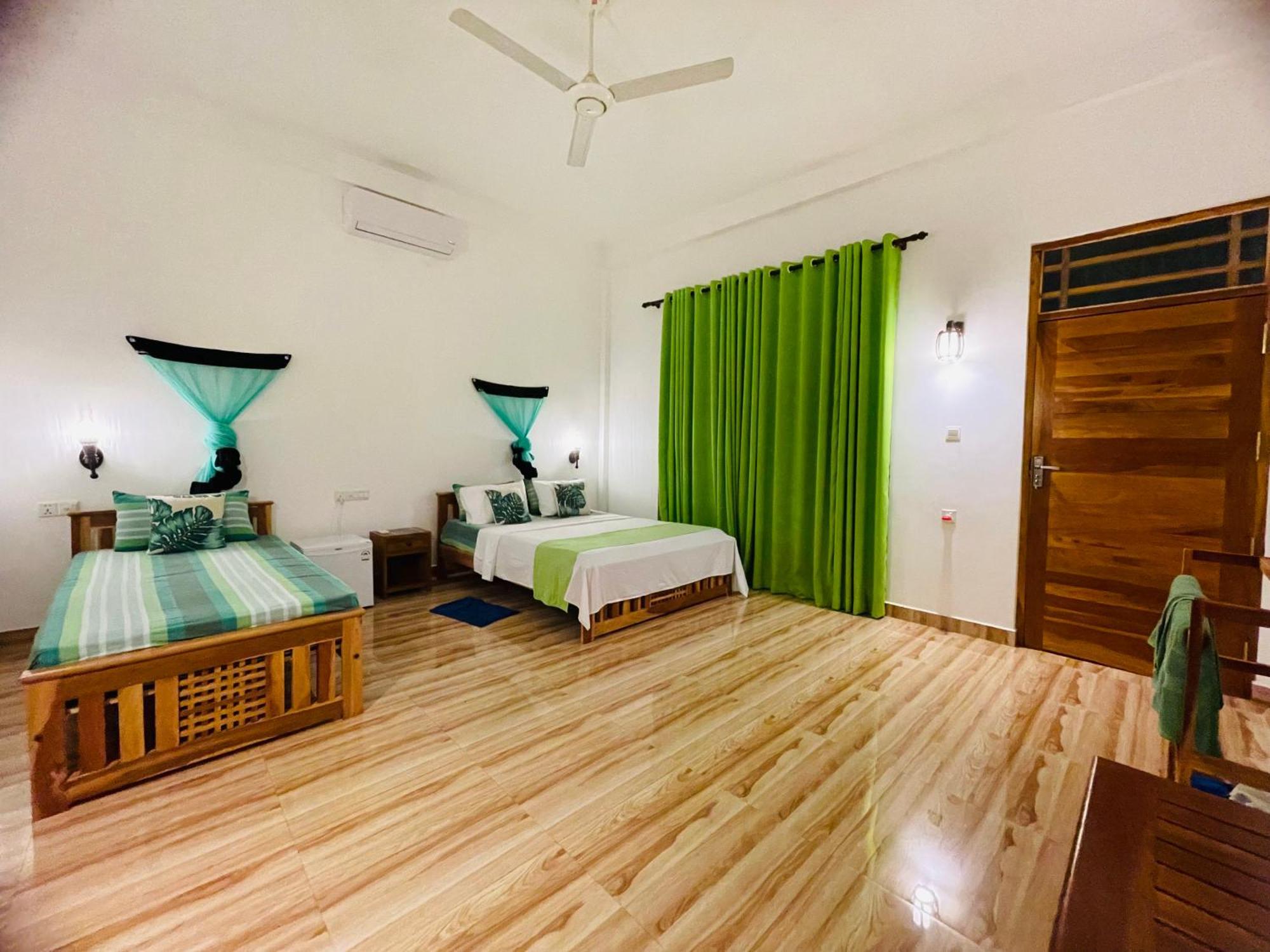 Yala Safari River View Hotel ทิซซามาฮารามา ภายนอก รูปภาพ