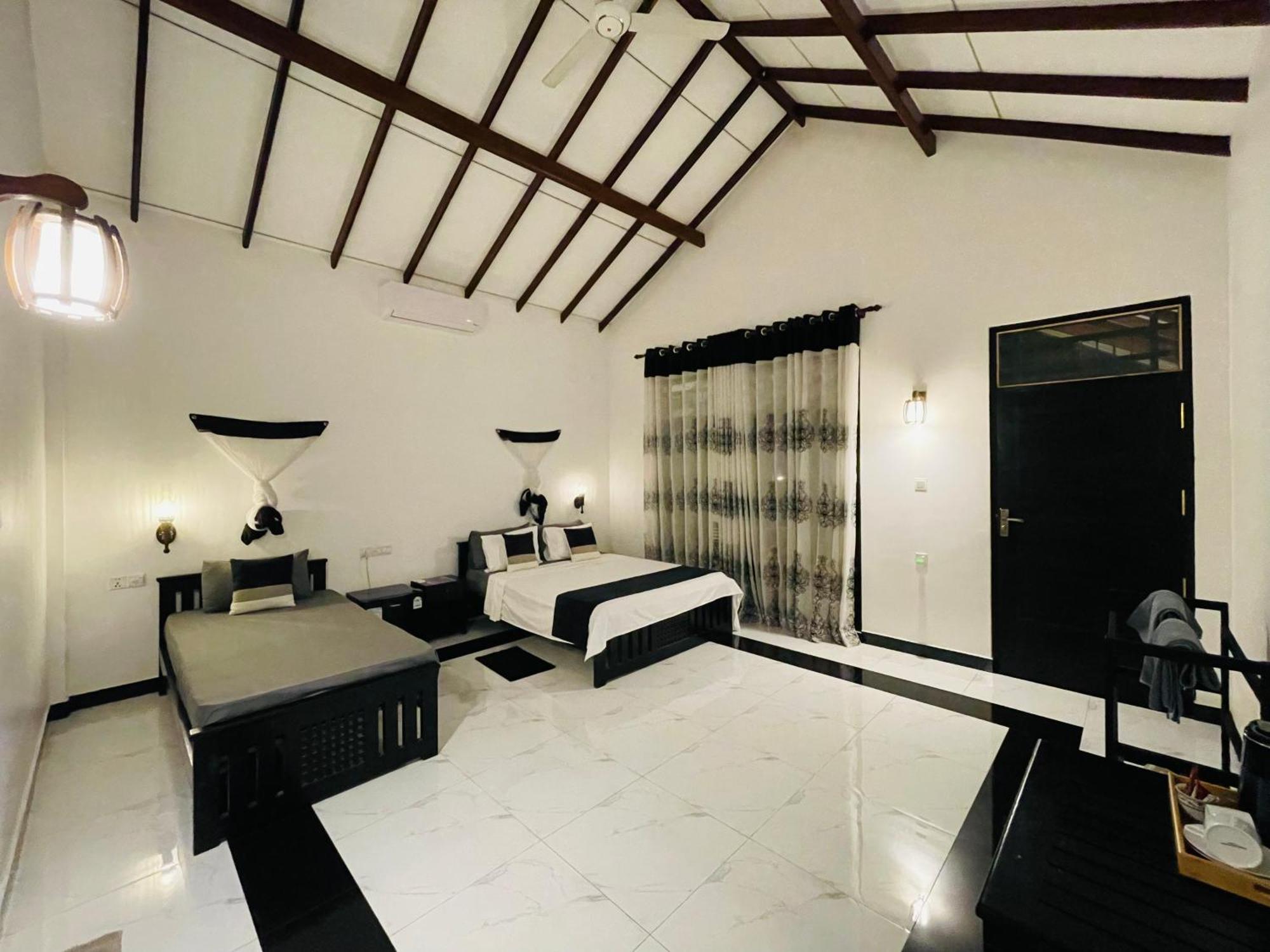 Yala Safari River View Hotel ทิซซามาฮารามา ภายนอก รูปภาพ