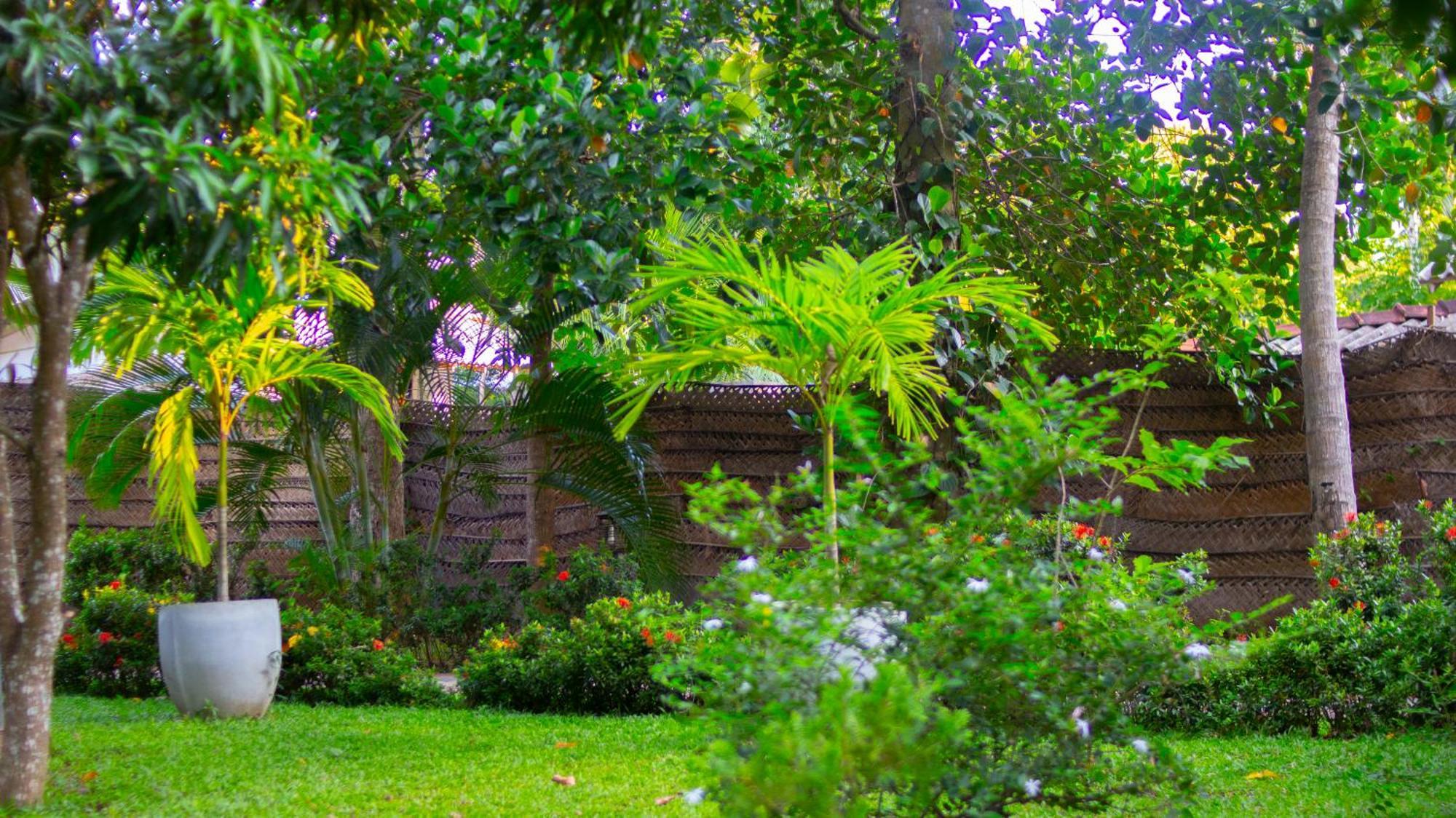 Yala Safari River View Hotel ทิซซามาฮารามา ภายนอก รูปภาพ