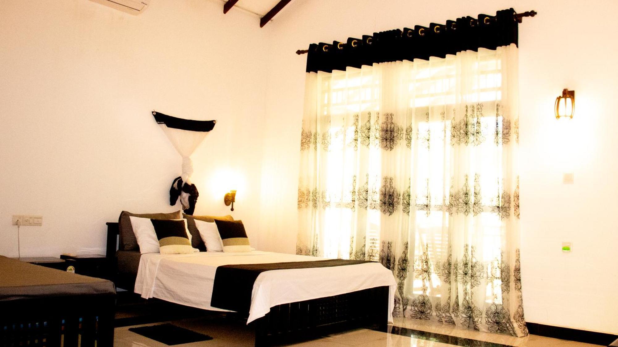Yala Safari River View Hotel ทิซซามาฮารามา ภายนอก รูปภาพ