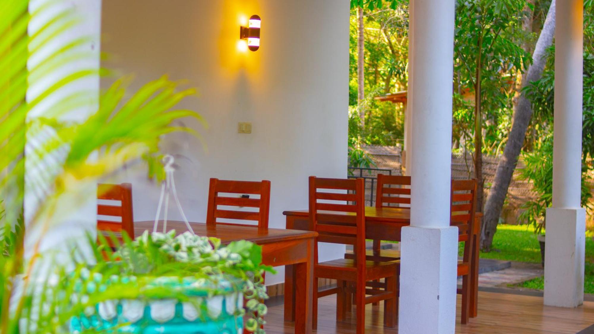 Yala Safari River View Hotel ทิซซามาฮารามา ภายนอก รูปภาพ