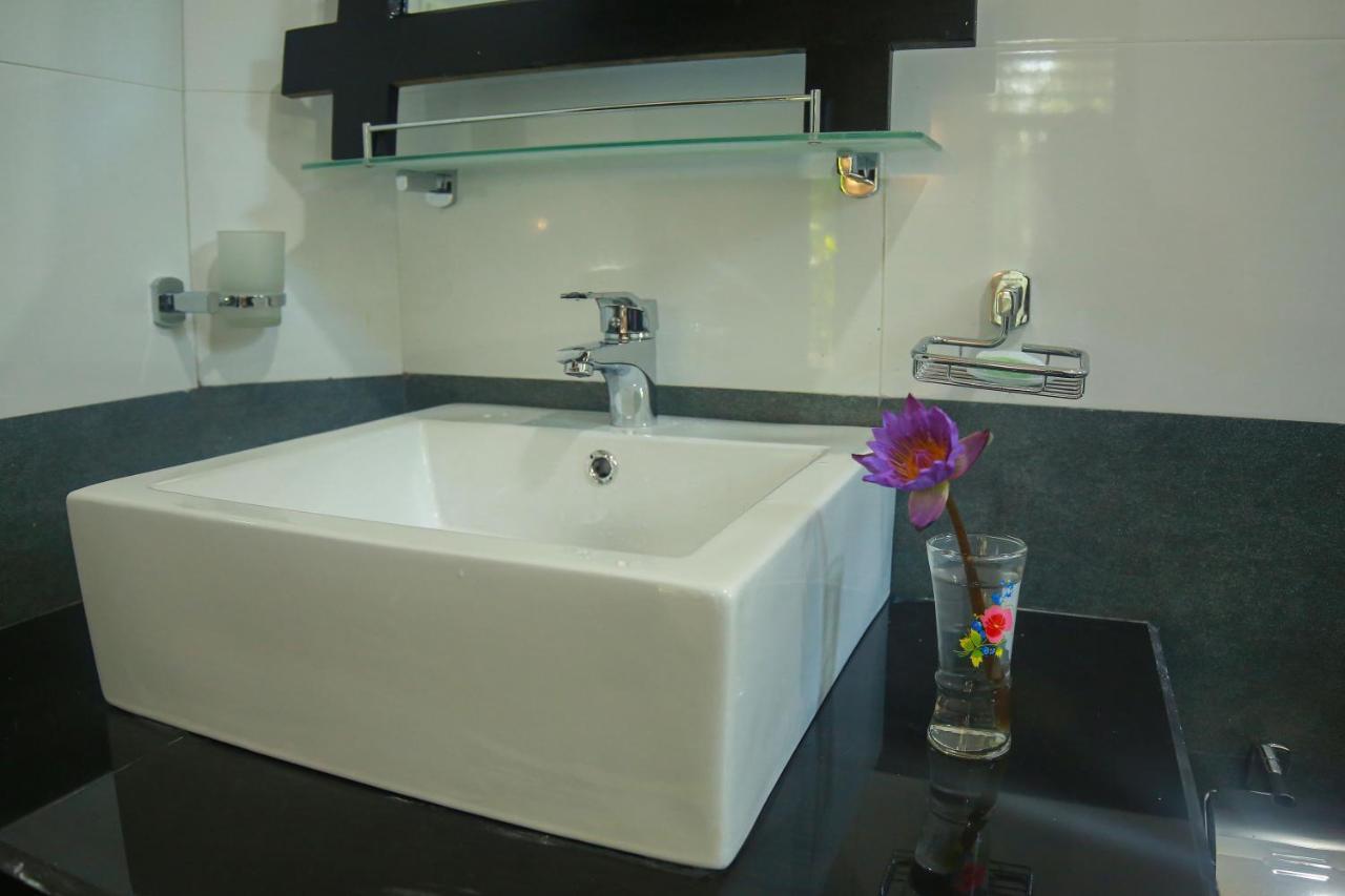 Yala Safari River View Hotel ทิซซามาฮารามา ภายนอก รูปภาพ