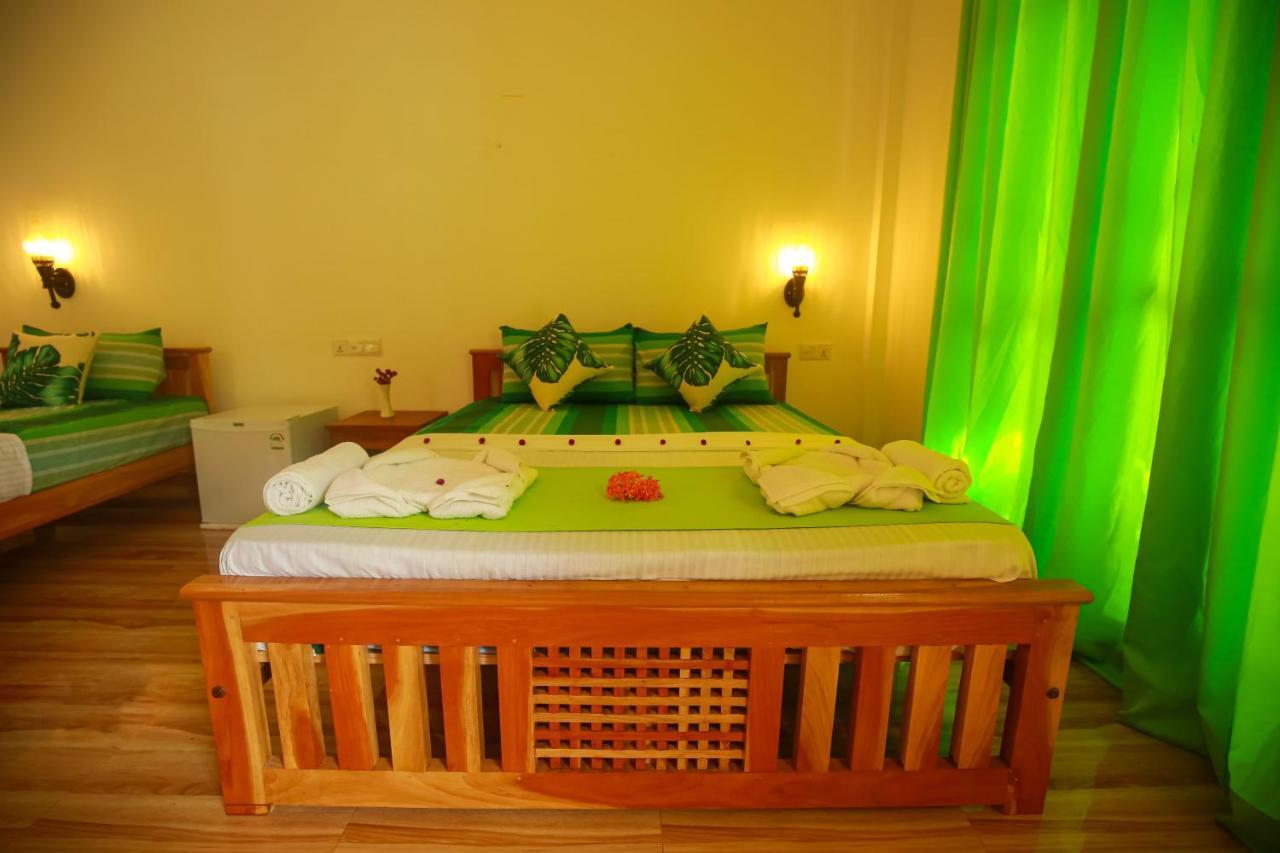 Yala Safari River View Hotel ทิซซามาฮารามา ภายนอก รูปภาพ
