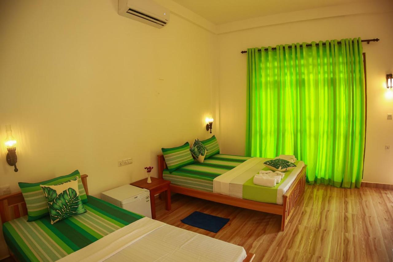 Yala Safari River View Hotel ทิซซามาฮารามา ภายนอก รูปภาพ